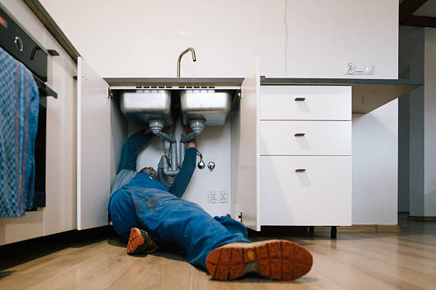Professional Drain Cleaning technician working in Dexter, NM